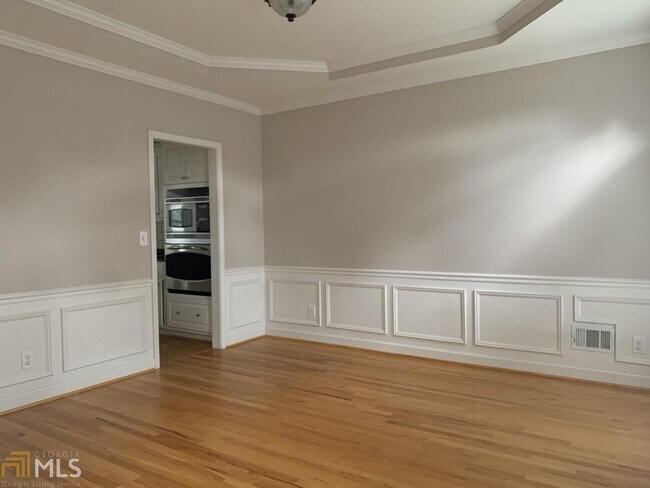 Building Photo - 1070 Montclair Way