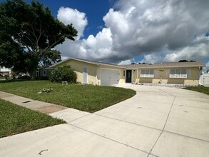 Building Photo - 1560 Salmon St