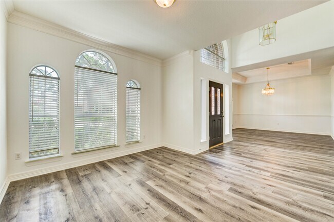 Foto del edificio - 8803 Memorial Creek Dr