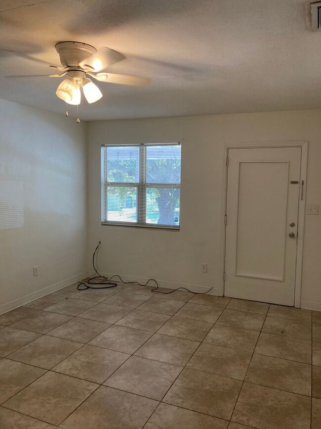 Building Photo - 346a Okaloosa Ave