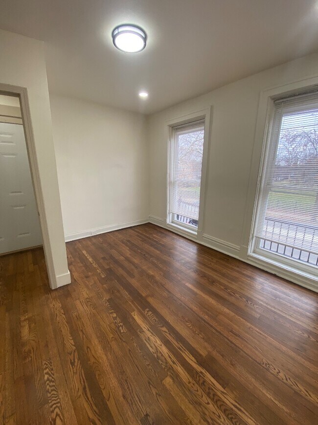 Foto del edificio - 4746 S Grand Blvd