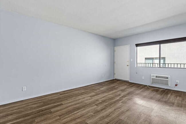 Foto del edificio - 530 E. Harvard Rd.