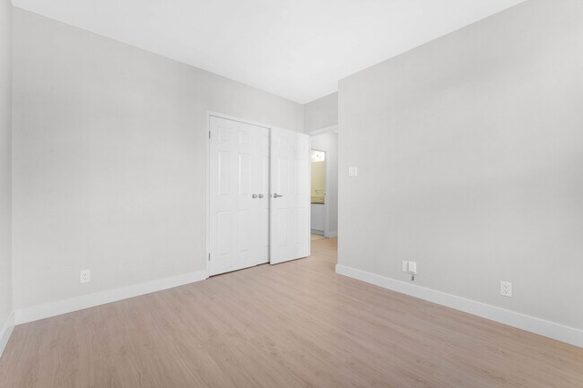 Building Photo - 145 York St