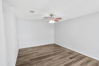 Building Photo - 2719 Meadow Ln