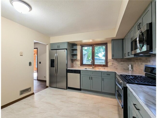 Building Photo - 6065 Oakwood Rd