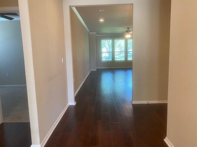 Foto del edificio - 721 Independence Creek Ln