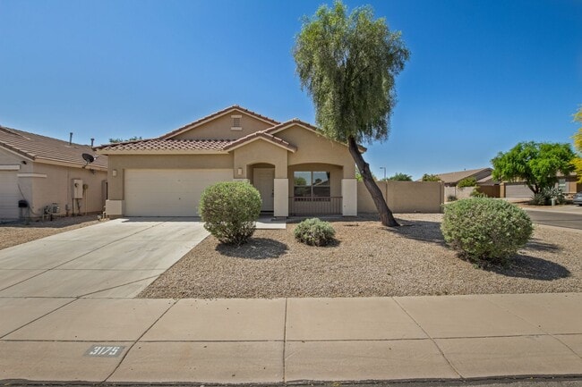 Building Photo - COZY 4 bedroom 2 bath house in Queen Creek!