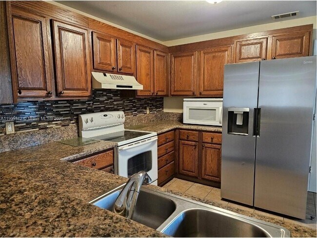 Foto del edificio - 154 Sandalwood Dr