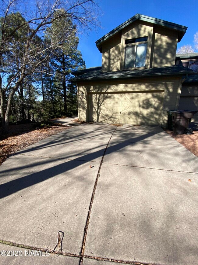 Building Photo - 855 N Pine Cliff Dr