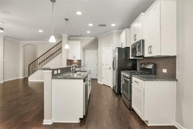 Foto del edificio - 13400 Briarwick Dr
