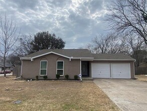 Building Photo - 401 Curts Dr