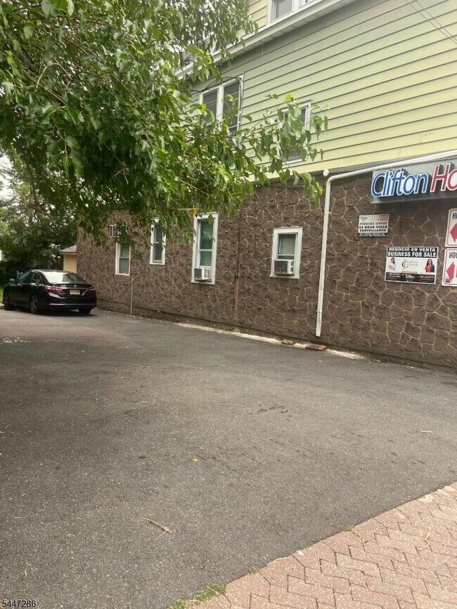 Foto del edificio - 673 Clifton Ave