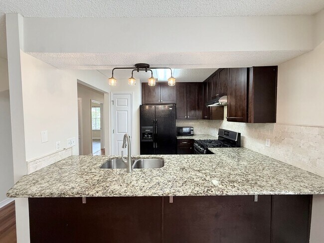 Foto del edificio - 3-Bedroom Duplex