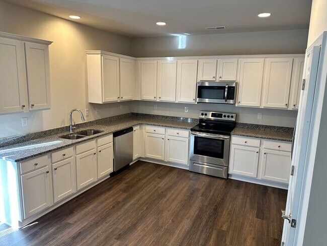 Foto del edificio - Brand New 4 Bedroom home in Albemarle, NC