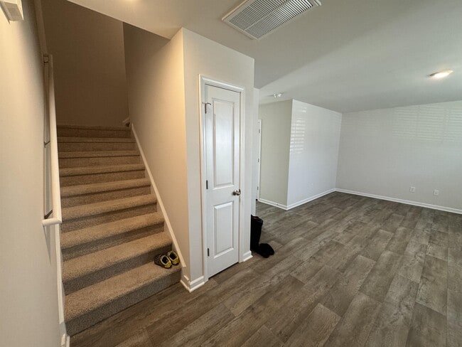 Building Photo - 4109 Laurel Rdg Dr