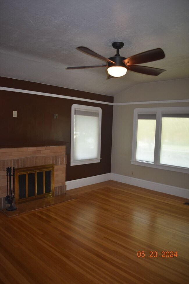 Foto del edificio - Darling Three Bedroom Home near Legion Par...