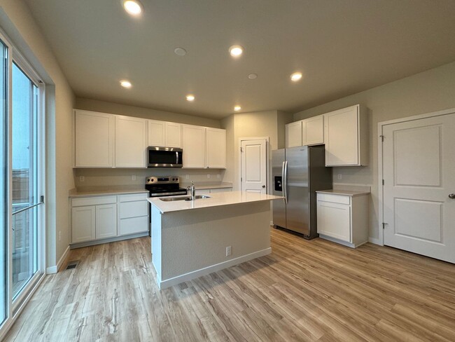 Building Photo - Brand New, Beautiful House in Timnath Lakes!