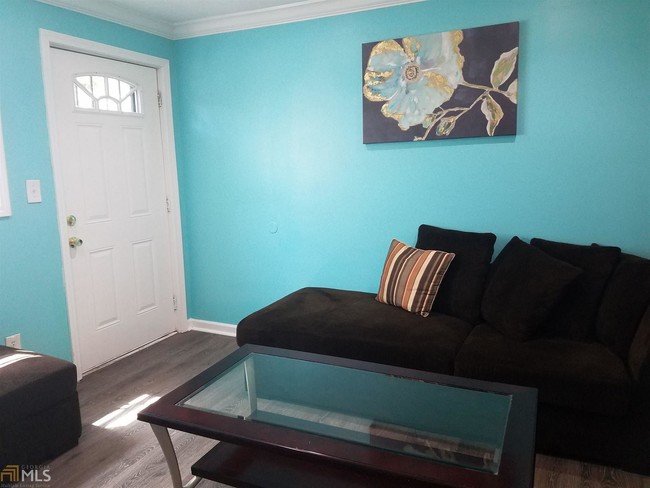 Foto del edificio - 687 Dalvigney St NW
