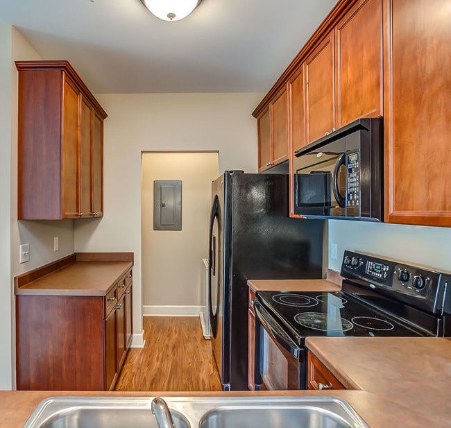 Kitchen - 8401 Callabee Way