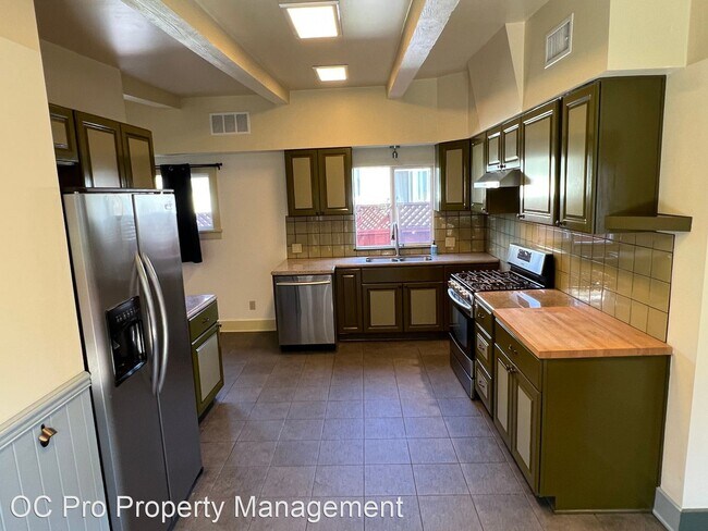 Building Photo - 2 br, 1 bath House - Adorable 2 Bed 1 Bath...