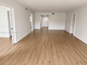Building Photo - 4261 W Palm Aire Dr