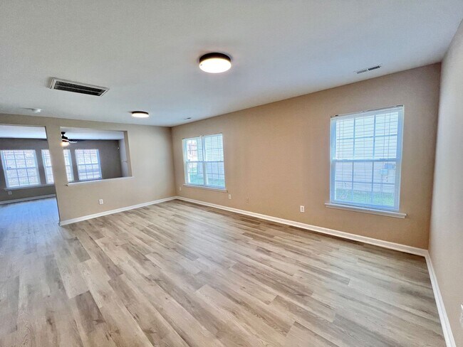 Building Photo - 2829 Roundleaf Ct