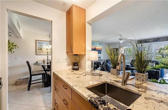 Building Photo - ***55+ COMMUNITY***PERFECT LOCATION***ONE ...