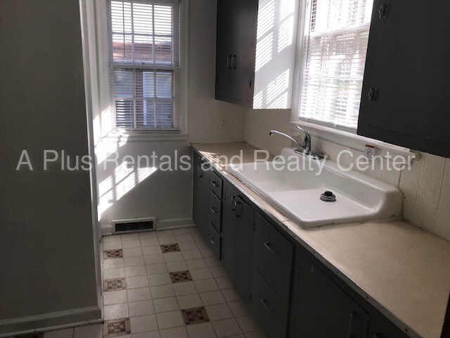 Building Photo - Cute 2 BD home for rent