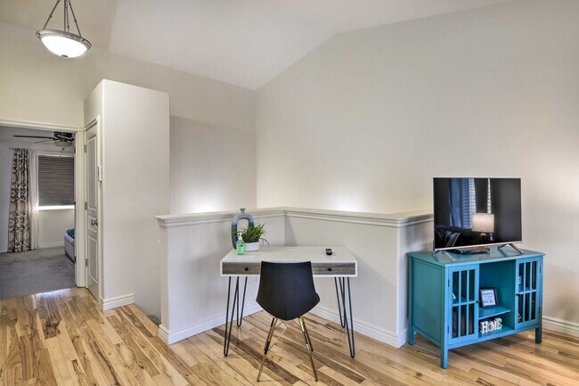 Foto del edificio - 2432 Glacier St