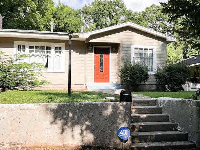 Building Photo - 619 Grace St