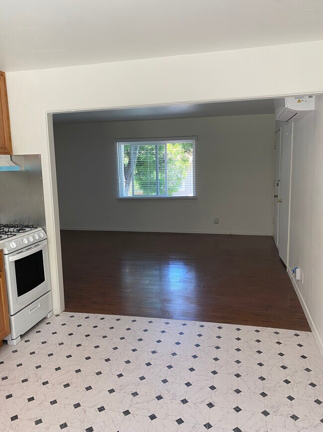 Foto del edificio - 737 Orinda Ln