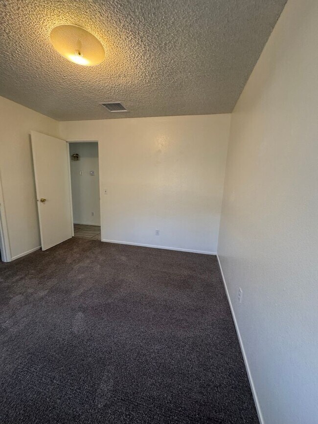 Building Photo - Charming 3 Bed, 2 Bath Home on a large late in  Madera Estates Rent