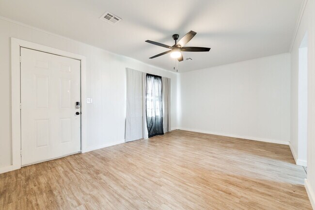 Building Photo - 314 W 36th St