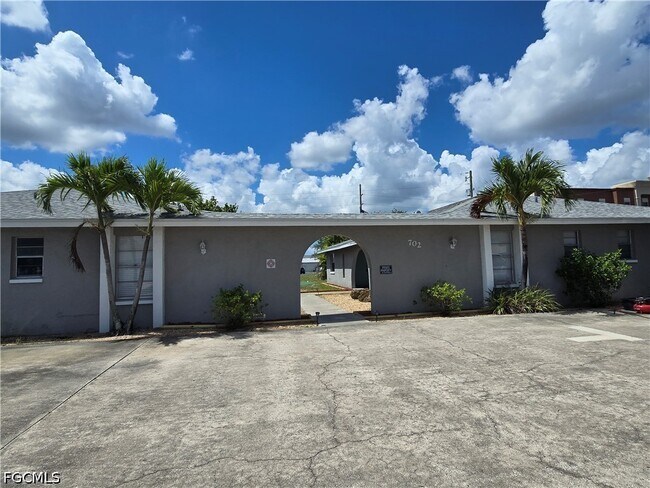 Building Photo - 702 SE 47th St