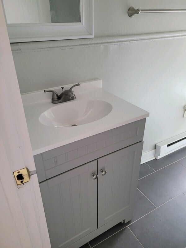 Photo - 2921 Hanes Ave Apartment