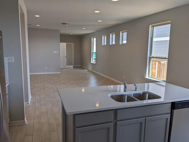 Foto del edificio - 409 Unforgiven Ln