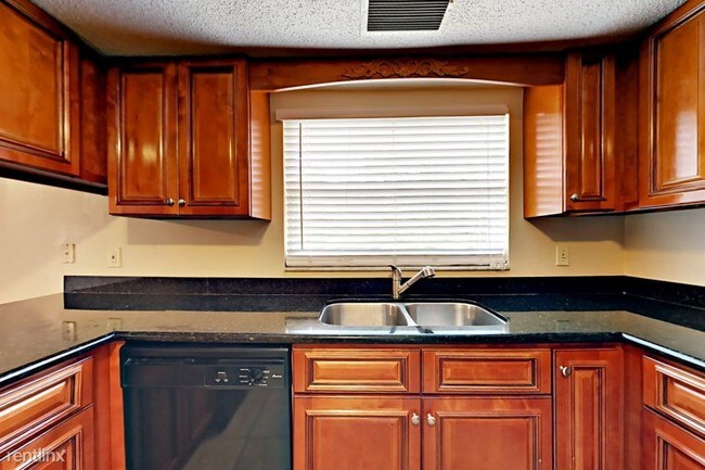 Building Photo - 3729 Southview Dr