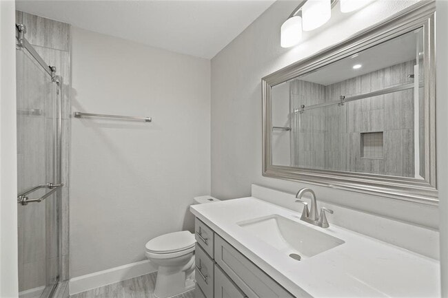 Building Photo - 2121 Fountain View Dr