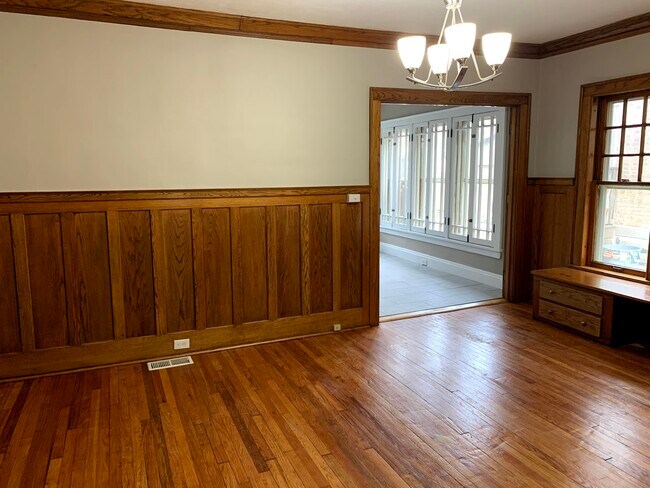 Building Photo - 1115 Parkside Rd