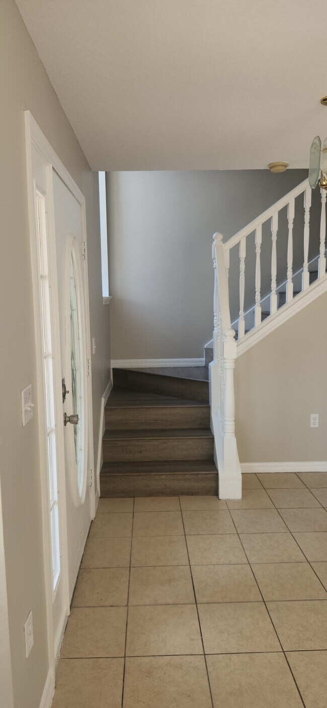 Foto del edificio - 963 E Main St