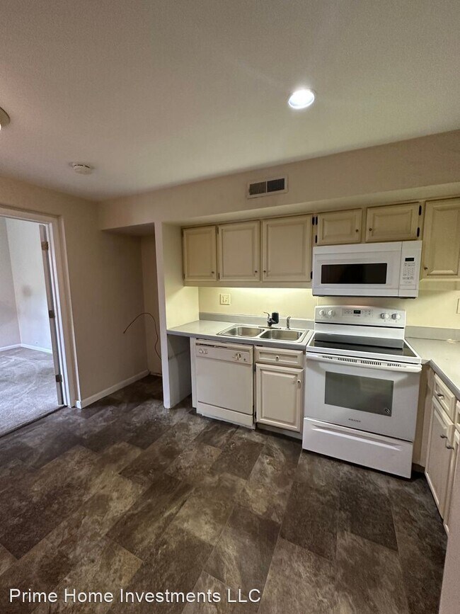 Building Photo - 2 br, 2.5 bath House - 24 Beechtree Lane