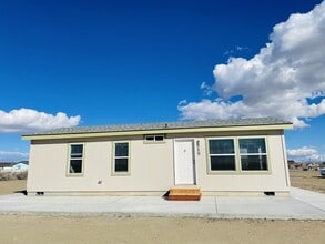 Building Photo - 889 Paiute Dr