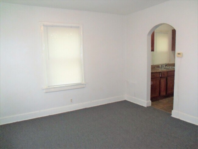 living room - 429 Kern St