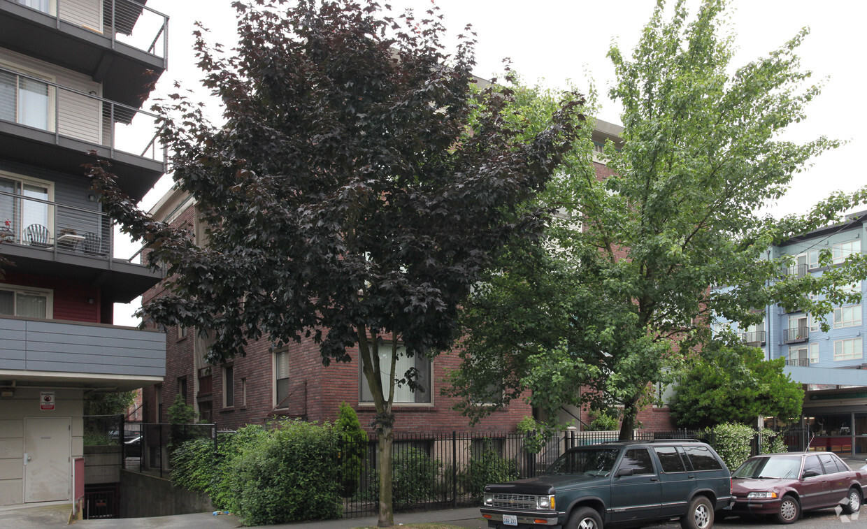 Building Photo - Harvard Apartments