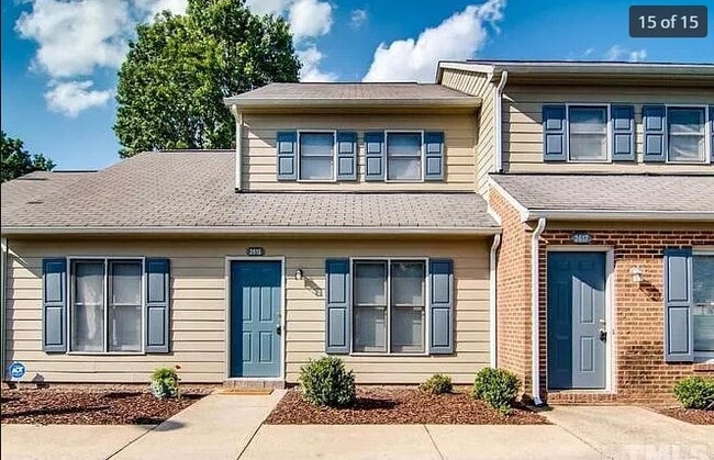Building Photo - 2615 Camellia Dr
