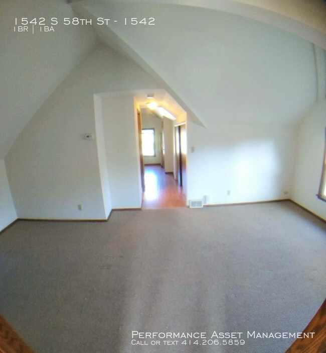 Foto del edificio - Cozy West Allis 1BR near Liberty Heights park