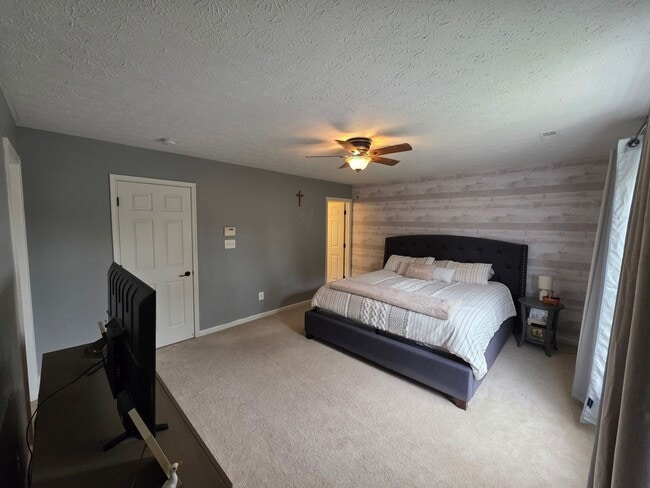 Building Photo - Spacious Single Family Home in Edgewood