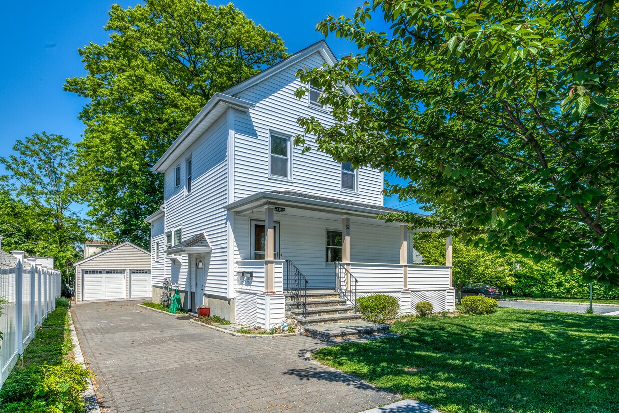 Primary Photo - 52 Hillcrest Ave
