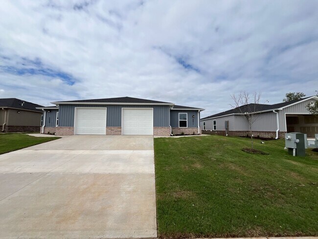 Foto del edificio - *Pick Your Perk Move In Promo* BRAND NEW T...