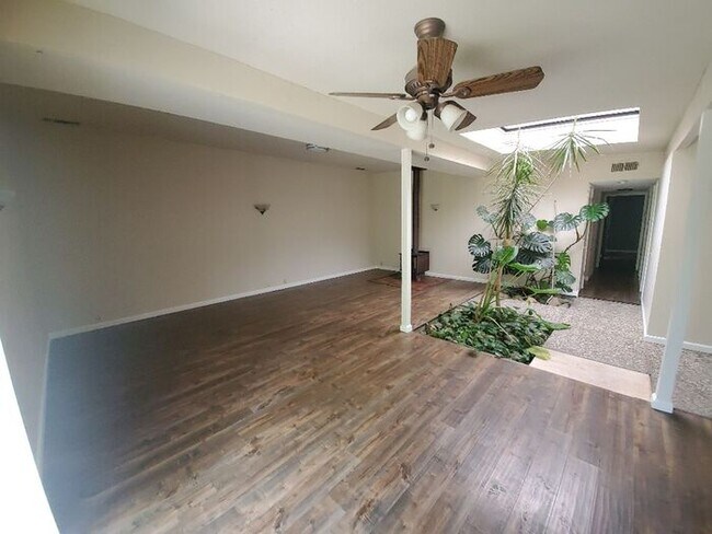 Foto del edificio - Professionally managed by Titan Property M...
